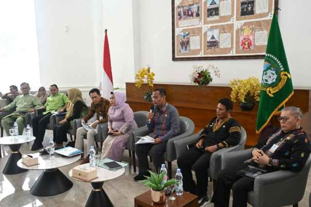 Sekretaris Dinas Kesehatan Sumut Hamid Rijal Lubis pada konferensi pers yang digelar Dinas Komunikasi dan Informatika Sumut di Lobby Dekranasda Kantor Gubernur Sumut, Kamis (29/1/2026).