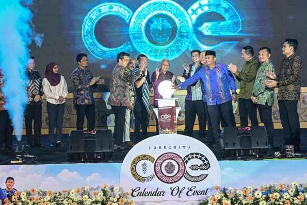 Wakil Gubernur Sumatera Utara (Sumut) Surya, Pj Sekdaprov Sulaiman Harahap beserta sejumlah kepala daerah kabupaten, dan beberapa konsulat yang ada di Kota Medan, serta jajaran Forkopimda, secara simbolis menekan tombol peresmian launching calendar of event north sumatera 2026 di Gedung Serbaguna PRSU, Medan, Kamis malam (29/01/2026).