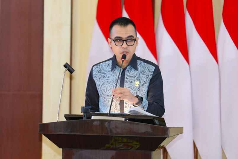 699d6199d642aafif-abdillah-seluruh-pandangan-fraksi-merupakan-bagian-penting-dalam-proses-legislasi-guna-menjawab-kebutuhan-masyarakat-serta-memperkuat-sistem-pelayanan-di-kota-medan-2