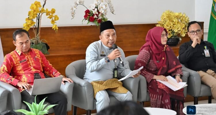 Ika Hardina Lubis, Kepala Bidang Statistik Dinas Komunikasi dan Informatika (Kominfo) Sumut, saat temu pers di Kantor Gubernur Sumut. (Kominfo Sumut Dok)