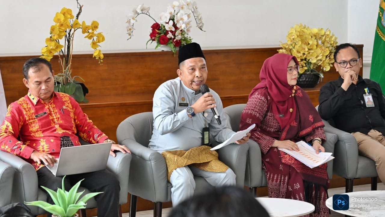 Ika Hardina Lubis, Kepala Bidang Statistik Dinas Komunikasi dan Informatika (Kominfo) Sumut, saat temu pers di Kantor Gubernur Sumut. (Kominfo Sumut Dok)