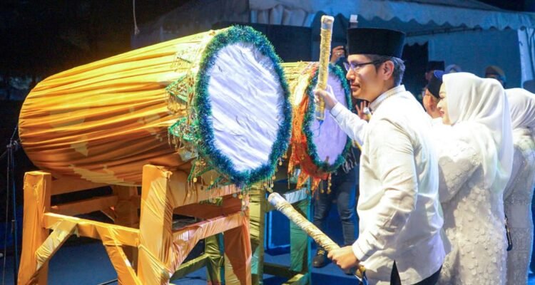 Wali Kota Medan Rico Waas memukul bedug tanda dimulainya Safar Mesan