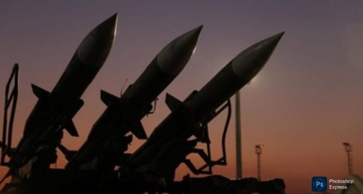 IRGC Iran mengatakan gelombang pertama serangan rudal dan drone mulai dilancarkan terhadap Israel. (Majid Asgaripour/WANA (West Asia News Agency) via REUTERS)