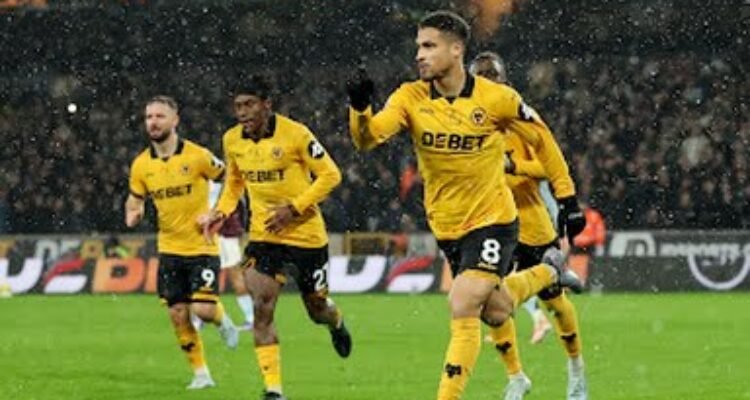 Pemain Wolves melakukan selebrasi usai mencetak gol ke gawang Aston Villa dalam lanjutan Liga Inggris, Sabtu (28/2/2026). Dalam laga itu Wolves menang 2-0. Foto: Reuters