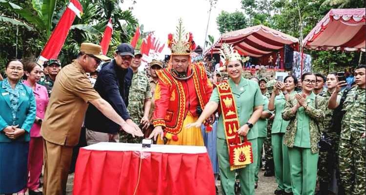 Gubernur Sumut M Bobby Afif Nasution meresmikan Jembatan Bailey bersama KSAD Jenderal TNI Maruli Simanjuntak di Desa Silfalago Gomo, Kecamatan Boronadu, Kabupaten Nias Selatan, Selasa (10/3/2026).