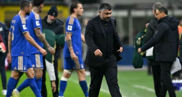 Genaro Gattuso, pelatih kepala Timnas Italia tertunduk lesu setelah kalah dari Bosnia & Herzegovina. (AFP)