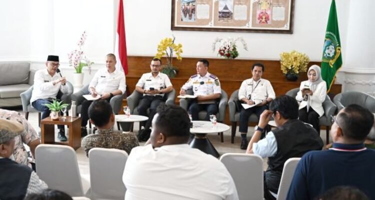 Temu Pers bersama dengan Dinas Kebudayaan, Pariwisata dan Ekonomi Kreatif Provinsi Sumatera Utara dengan tema "Program Prioritas, Proyek Strategis dan Kegiatan Unggulan OPD" Kegiatan ini difasilitasi Dinas Kominfo Sumut yang berlangsung di Lobby Dekranasda Lantai 1 Kantor Gubernur Sumut Jalan Diponegoro Nomor 30 Medan, Rabu (1/4/2026). Foto/Diskominfo Sumut 