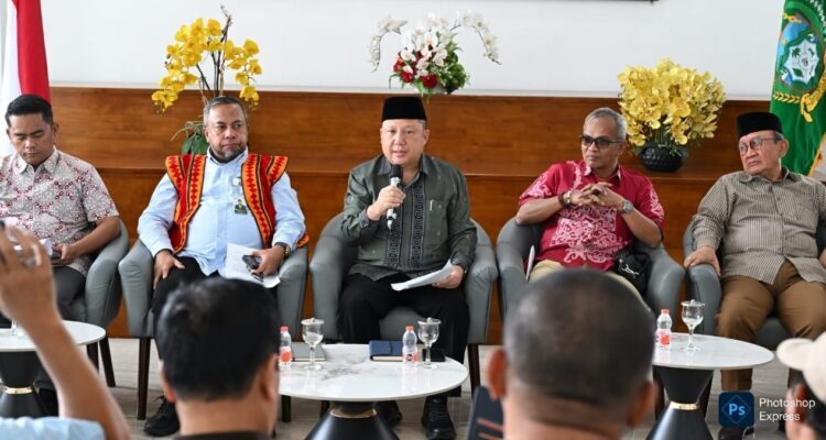 Temu pers bersama Tim Panitia Seleksi Calon Anggota Komisi Informasi Provinsi Sumatera Utara. (Kominfo Sumut Dok)