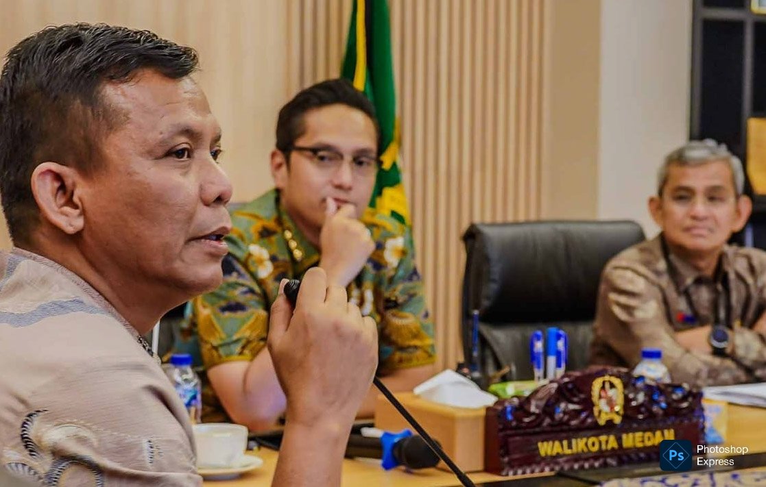 IMG-20260402-WA0024 Wali Kota Medan Rico Waas rapat bahas soal penataan trotoar di sejumlah ruas jalan. (Kominfo Medan Dok)