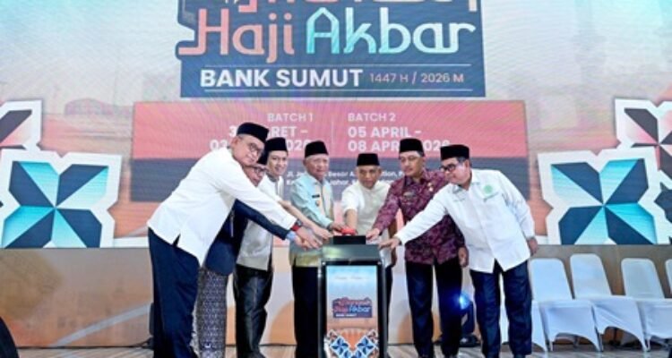 Wakil Gubernur Sumut Surya membuka Manasik Haji Akbar Bank Sumut Tahun 2026 di Aula Madinatul Hujjah, Asrama Haji Embarkasi Medan, Jalan AH Nasution, Medan, Kamis (2/4/2026). Sebanyak 1.661 Jema'ah yang merupakan Nasabah Bank Sumut mengikuti Manasik Haji Akbar ini. Foto/Diskominfo Sumut