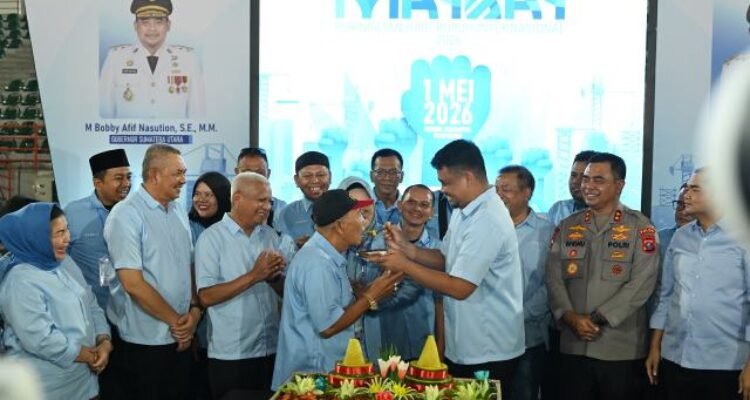 Gubernur Sumatera Utara (Sumut) Muhammad Bobby Afif Nasution bersama Wakil Gubernur Sumut Surya, Kapolda Sumut Irjen Pol. Whisnu Hermawan Februanto, Pj. Sekretaris Daerah Sumut Sulaiman Harahap, para perwakilan Forkopimda, serta OPD Pemprov Sumut menghadiri Peringatan Hari Buruh Internasional (MAYDAY) di Gedung Serbaguna Pemprov Sumut jalan Willem Iskandar, Kabupaten Deli Serdang, Jumat (1/5/2026). Foto/Diskominfo Sumut 