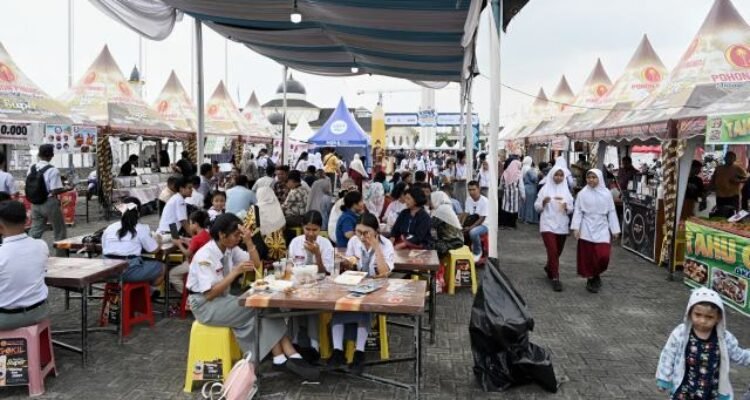 Gelaran Gebyar dan Pameran Pendidikan Sumatera Utara (Sumut) tahun 2026 di hari kedua berlangsung sangat meriah. Tak kurang dari dua ribuan orang meramaikan komplek Astaka, Jalan Willem Iskandar, Kecamatan Percut Seituan, Kabupaten Deliserdang, Minggu (3/5/2026). Foto/Diskominfo Sumut 