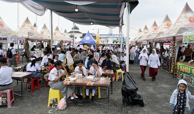 Gelaran Gebyar dan Pameran Pendidikan Sumatera Utara (Sumut) tahun 2026 di hari kedua berlangsung sangat meriah. Tak kurang dari dua ribuan orang meramaikan komplek Astaka, Jalan Willem Iskandar, Kecamatan Percut Seituan, Kabupaten Deliserdang, Minggu (3/5/2026). Foto/Diskominfo Sumut 