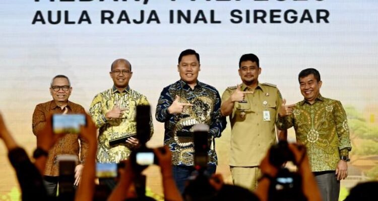 Gubernur Sumatera Utara (Sumut) Muhammad Bobby Afif Nasution didampingi Pj Sekdaprov Sumut Sulaiman Harahap, menghadiri Pengukuhan Kepala Kantor Perwakilan Lembaga Penjamin Simpanan I Jimmy Ardianto, di Aula Raja Inal Siregar, Kantor Gubernur Sumut, Jalan Diponegoro 30 Medan, Senin (4/5/2026). Foto/Diskominfo Sumut