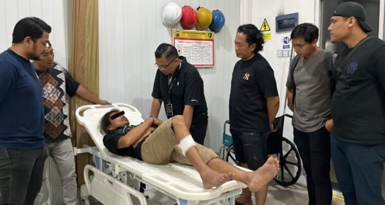 Pengedar narkotika jenis sabu ditembak petugas Satuan Reserse Narkoba Medan mendapatkan perawatan di salah satu rumah sakit di Medan, Senin (4/5/2026).
