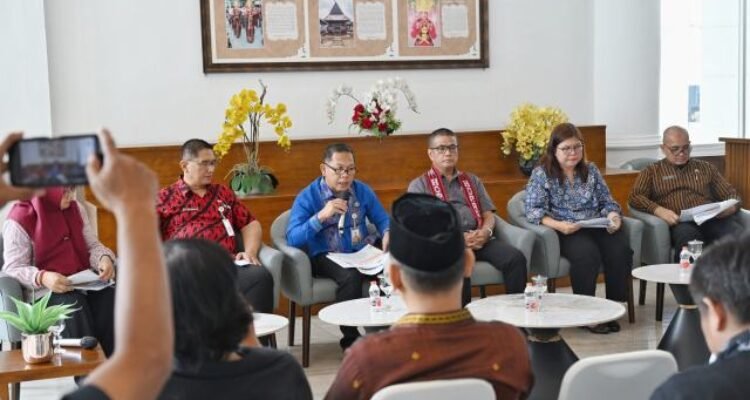Temu Pers bersama Badan Kesatuan Bangsa dan Politik (Kesbangpol) Provinsi Sumatera Utara, yang difasilitasi Dinas Komunikasi dan Informatika Sumut berlangsung di Lobby Dekranasda Lantai 1 Kantor Gubernur Sumut Jalan Diponegoro Nomor 30 Medan, Kamis (7/5/2026). Foto/Diskominfo Sumut 