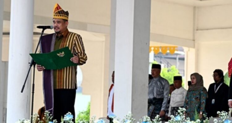 Gubernur Sumatera Utara (Sumut) Bobby Afif Nasution, Wakil Gubernur Sumatera Utara (Sumut) Surya, Ketua DPRD Sumut Erni Ariyanti Sitorus, di damping Penjabat Sekretaris Daerah Provinsi (Sekdaprov) Sulaiman Harahap, dan Forkopimda juga OPD mengikuti upacara Hari Pendidikan Nasional 2026, di lanjutkan Gebyar dan Expo Pendidikan Provsu tahun 2026 di lapangan astaka, jalan Wiliem Iskandar, Kabupaten Deliserdang, Sabtu (2/5/2026). Foto/Diskominfo Sumut