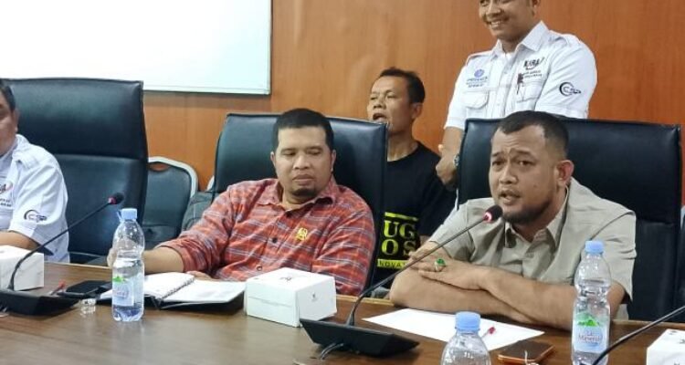 Hadi Suhendra saat Rapat Dengar Pendapat (RDP) Komisi 3 DPRD Kota Medan dengan Direksi PUD Pasar Kota Medan, Senin (4/6/2026).