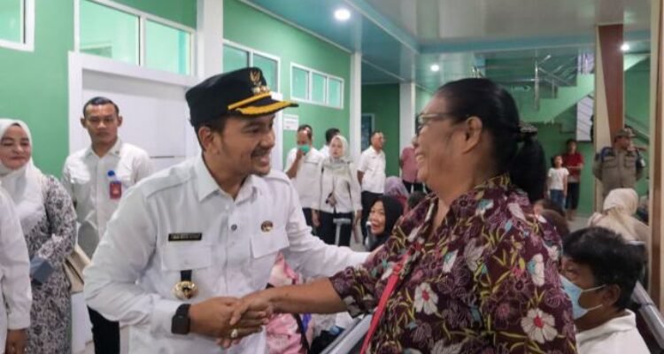 Wali Kota Tebingtinggi H. Iman Irdian Saragih, menghadiri kegiatan Pelayanan MOP (Metode Operasi Pria) Tahun 2026 di Aula RSUD dr. H. Kumpulan Pane, Rabu (6/5/2026).
