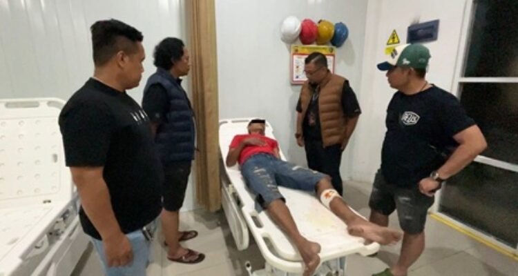 Seorang pengedar narkoba jenis sabu tumbang ditembak petugas Satuan Reserse Narkoba Polrestabes Medan, Selasa (5/5/2026). Pelaku yang sudah masuk TO itu mendapatkan perawatan di rumah sakit terdekat di Kota Medan.