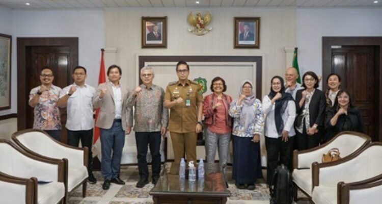 Rico Waas saat melakukan pertemuan bersama jajaran Direktorat Jenderal Perhubungan Darat, Kementerian Perhubungan RI dan perwakilan dari World Bank di Balai Kota, Selasa (5/5/2026).