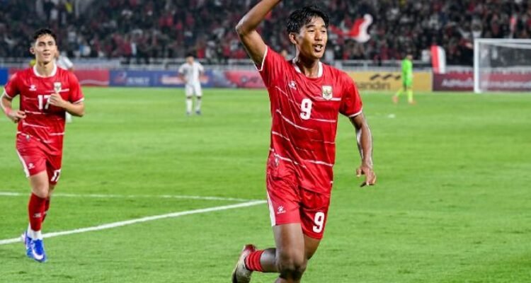 Pesepak Bola Indonesia U19 Dimas Adi melakukan selebrasi usai berhasil mencetak gol ke gawang Myanmar pada pertandingan Sepak Bola Piala AFF U19 di Stadion Utama Sumatera Utara, Kabupaten Deli Serdang, Senin Malam (1/6/2026). Indonesia berhasil menang dengan skor akhir 3-0. Foto/Diskominfo Sumut
