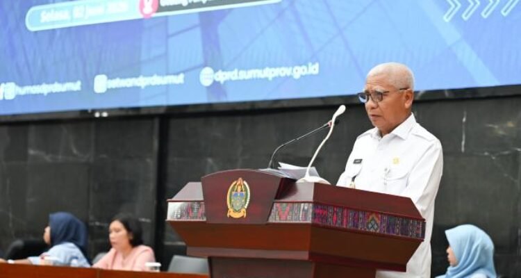 Wakil Gubernur Sumatera Utara (Sumut) Surya menghadiri Rapat Paripurna DPRD Sumut dengan agenda Penyampaian Laporan Hasil Kegiatan Reses III Masa Persidangan III Tahun Sidang II Tahun 2025–2026 Pimpinan dan Anggota DPRD ke Kabupaten / Kota di Provinsi Sumut, di Ruang Rapat Paripurna DPRD Sumut Jalan Imam Bonjol Nomor 5 Medan, Selasa (2/6/2026). Foto/Diskominfo Sumut 