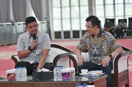 Gubernur Sumatera Utara (Sumut) Muhammad Bobby Afif Nasution menerima audiensi EVP-Head Of Circle Sumatera PT. Indosat Ooredoo Hutchison di Aula Tengku Rizal Nurdin Jalan Sudirman Nomor 41 Medan, Kamis (4/6/2026). Foto/Diskominfo Sumut.