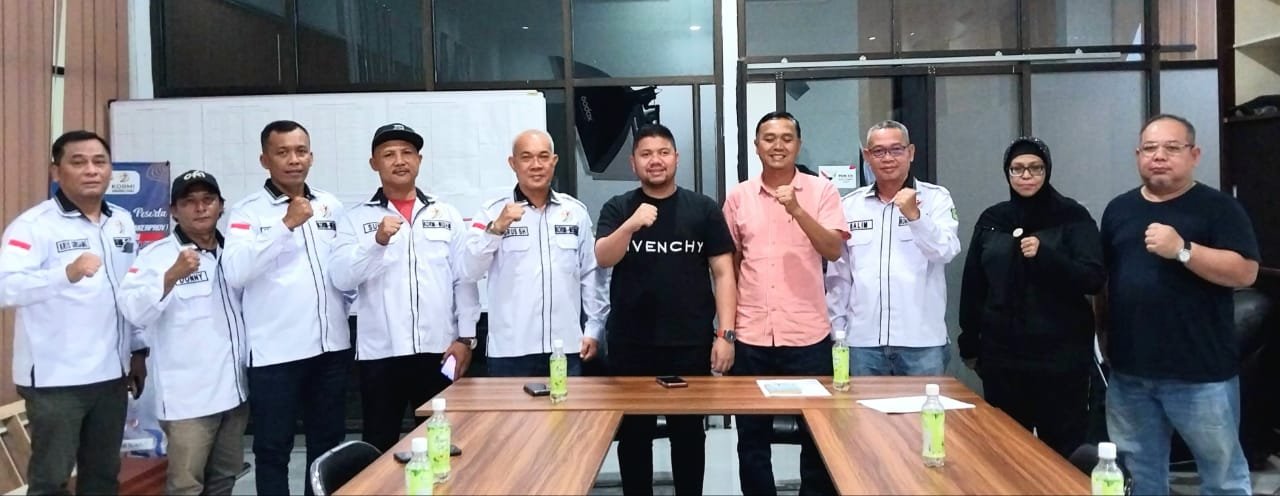 Pengurus Kormi Medan berfoto bersama dengan Kormi Sumut. Foto: IST