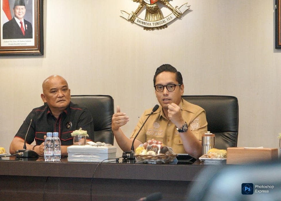 Rico Waas pimpin rapat lanjutan Penertiban Aset Daerah bersama Pansus DPRD Medan. (Kominfo Medan Dok)