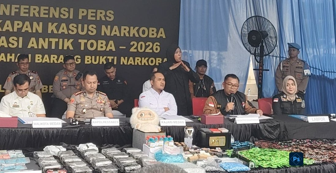 IMG-20260610-WA0031 Kombes Pol Dr Jean Calvijn Simanjuntak pimpin konferensi pers ungkapan kasus narkotika di Medan. (Ist)