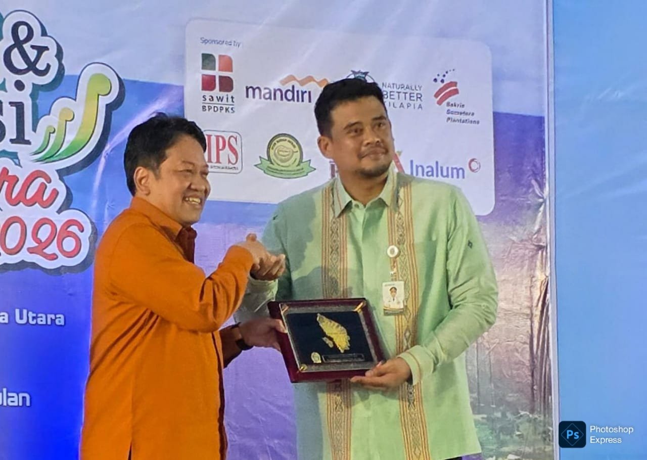 IMG-20260611-WA0018 Bobby saat membuka Pekan Inovasi dan Investasi Sumatera Utara (PISU) 2026 ke-12 di Open Stage Parapat. (Kominfo Sumut Dok)