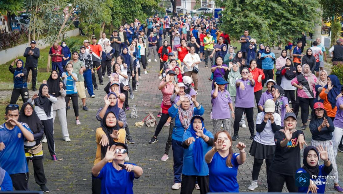 Warga Kota Medan sen pagi dalam rangka program prioritas Rico Waas. (Kominfo Medan Dok)