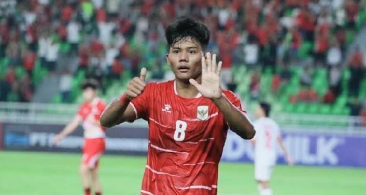 Arkan Kaka selebrasi usai menjebol gawang Myanmar pada menit 38 penyisihan Piala AFF U-19 Grup A, Senin (1/6/2026) malam, di Stadion Utama Sumatera Utara. Foto/IG