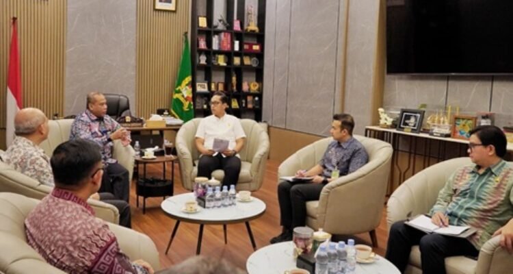 Wali Kota Medan Rico Waas menerima audiensi jajaran Kementerian Keuangan (Kemenkeu) Perwakilan Sumatera Utara di rumah dinas Wali Kota Medan, Kamis (4/6/2026).