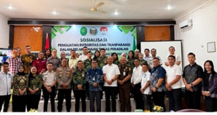 Pengadilan Negeri (PN) Mandailing Natal (Madina), PN Madina mengundang Komisi Yudisial (KY) dan Komisi Pemberantasan Korupsi (KPK) sebagai pemateri dalam sosialisasi penguatan integritas dan transparansi dalam pelaksanaan tugas peradilan Pengadilan Negeri Mandailing Natal, Kamis, (4/6/2026).