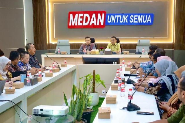 20260703_163547_resize_34 Badan Pendapatan Daerah (Bapenda) Kota Medan menerima kunjungan studi tiru dari BPKK Banda Aceh untuk mempelajari implementasi aplikasi QRESTO (Quick Response Electronic Splitting System for Tax Optimization)