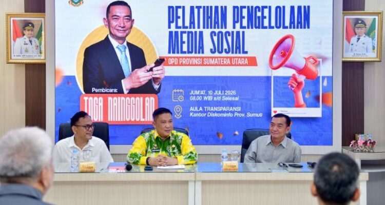 Kepala Dinas Komunikasi dan Informatika (Kominfo) Provinsi Sumatera Utara (Sumut) Erwin Harahap membuka Bimbingan Teknis (Bimtek) Pengelolaan Media Sosial OPD Provinsi Sumut di Aula Transparansi Kantor Dinas Kominfo Sumut, Medan, Jumat (10/7/2026). Foto/Diskominfo Sumut