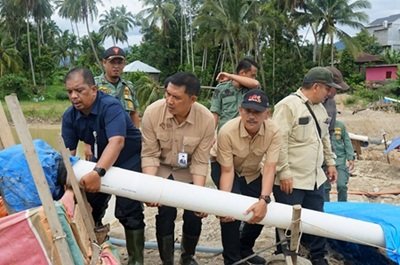 Pemerintah Provinsi Sumatera Utara kembali menunjukkan komitmennya dalam memberantas aktivitas Pertambangan Emas Tanpa Izin (PETI) di Kecamatan Kotanopan, Kabupaten Mandailing Natal, Tim Terpadu melaksanakan operasi penertiban, Kamis (2/7/2026). Ini merupakan tindaklanjut arahan tegas Gubernur Sumatera Utara Bobby Nasution merespons informasi yang beredar di media sosial mengenai masih berlangsungnya aktivitas PETI. Foto/Diskominfo Sumut