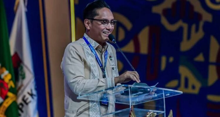 Rico Waas berikan sambutan di Rakernas APEKSI XVIII. (Kominfo Medan Dok)