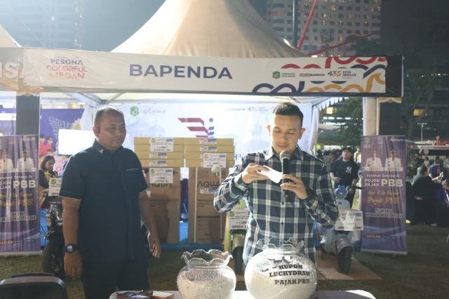 Kepala Bapenda Kota Medan, M. Agha Novrian melakukan penarikan hadiah undian Gebyar Pajak Bumi dan Bangunan (PBB) dan Opsen Pajak Kendaraan Bermotor (PKB) 2026
