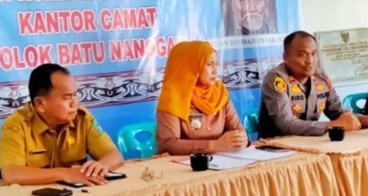 Suasana rapat pembahasan relokasi pedagang Pasar Serbelawan. Foto; IST