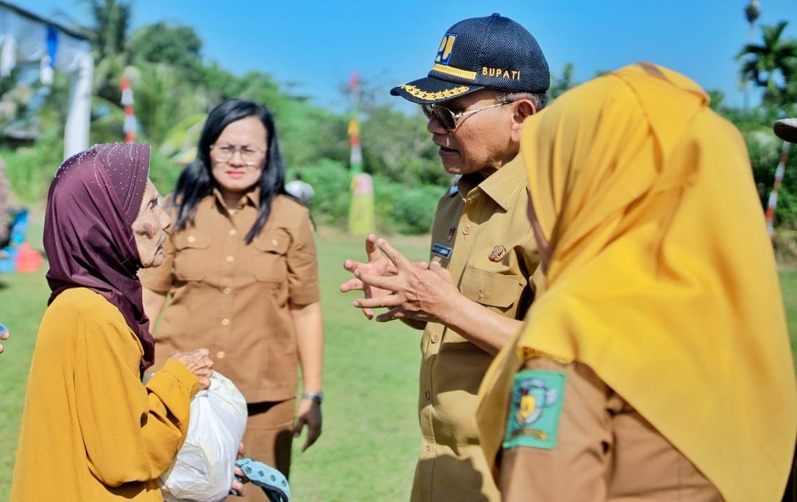 Bupati Simalungun Anton Achmad Saragih mengalokasikan anggaran lebih dari Rp15 miliar untuk rekonstruksi Jalan Perumnas Batu VI–Karang Sari di Kecamatan Siantar. Foto: IST