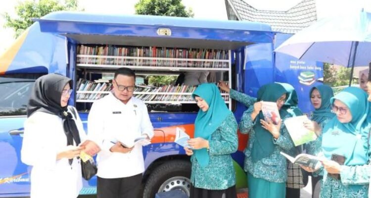 Ketua TP PKK Madina meluncurkan  Ojo Pusing untuk mendongkrak literasi. 