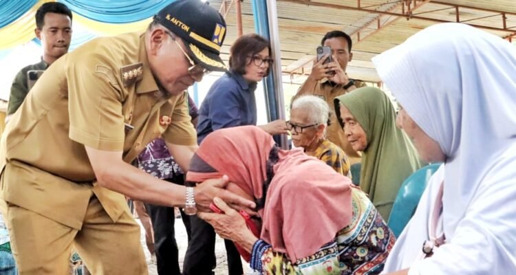 Bupati Simalungun, Anton Achmad Saragih, menghadirkan pelayanan terpadu bagi masyarakat di Kecamatan Raya Kahean, Selasa (7/7/2026). Foto: dokumen Dinas Kominfo Simalungun