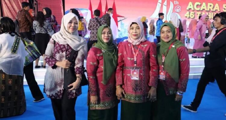 Ketua TP PKK Madina menhadiri Peringatan HKG ke-54 di Makassar