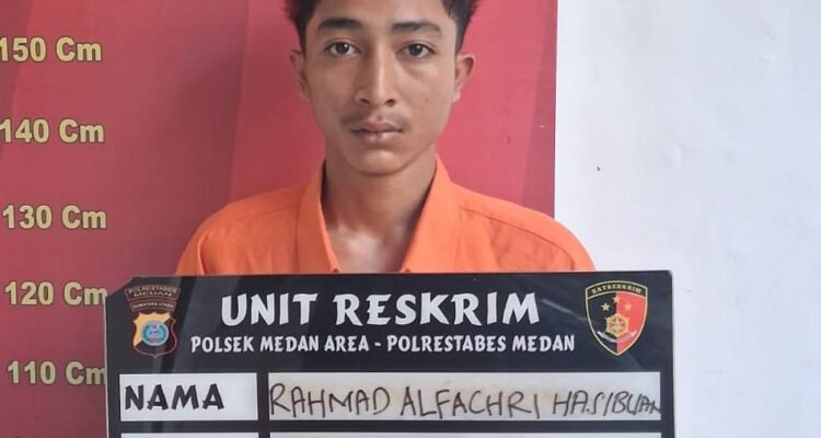 Tersangka penipuan dan penggelapan ditahan di Polsek Medan Area. (Ist)