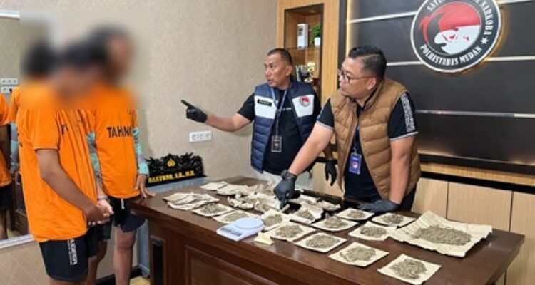 Dua mahasiswa diamankan polisi di Jalan Dr Mansyur karena mengedarkan ganja, Rabu (8/7/2026).