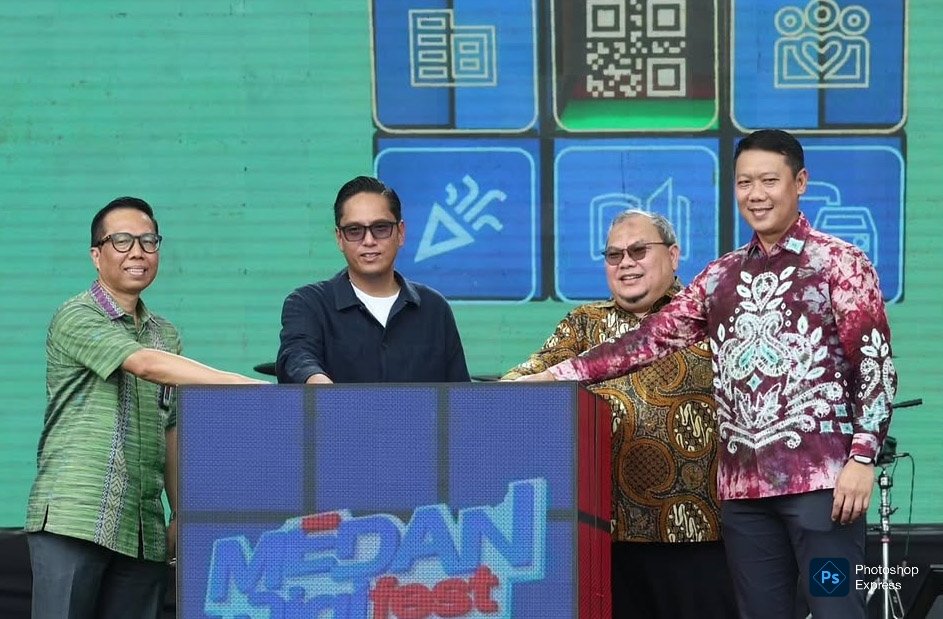 IMG-20260823-WA0001 Rico Waas bersama Didit Widiana membuka Pekan Qresto Nasional (PQN) di Lapangan Merdeka, Medan. (Bapenda Medan IG)