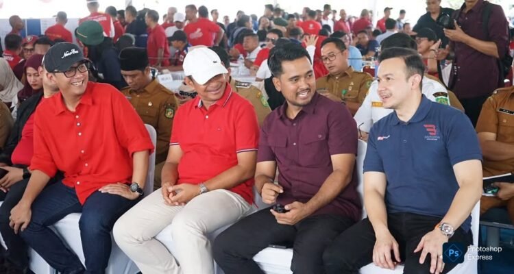 M Agha Novrian hadir di Lap Cadika Medan menyaksikan sejumlah perlombaan seru dalam rangka HUT Ke -81 RI. (Bapenda Medan IG)